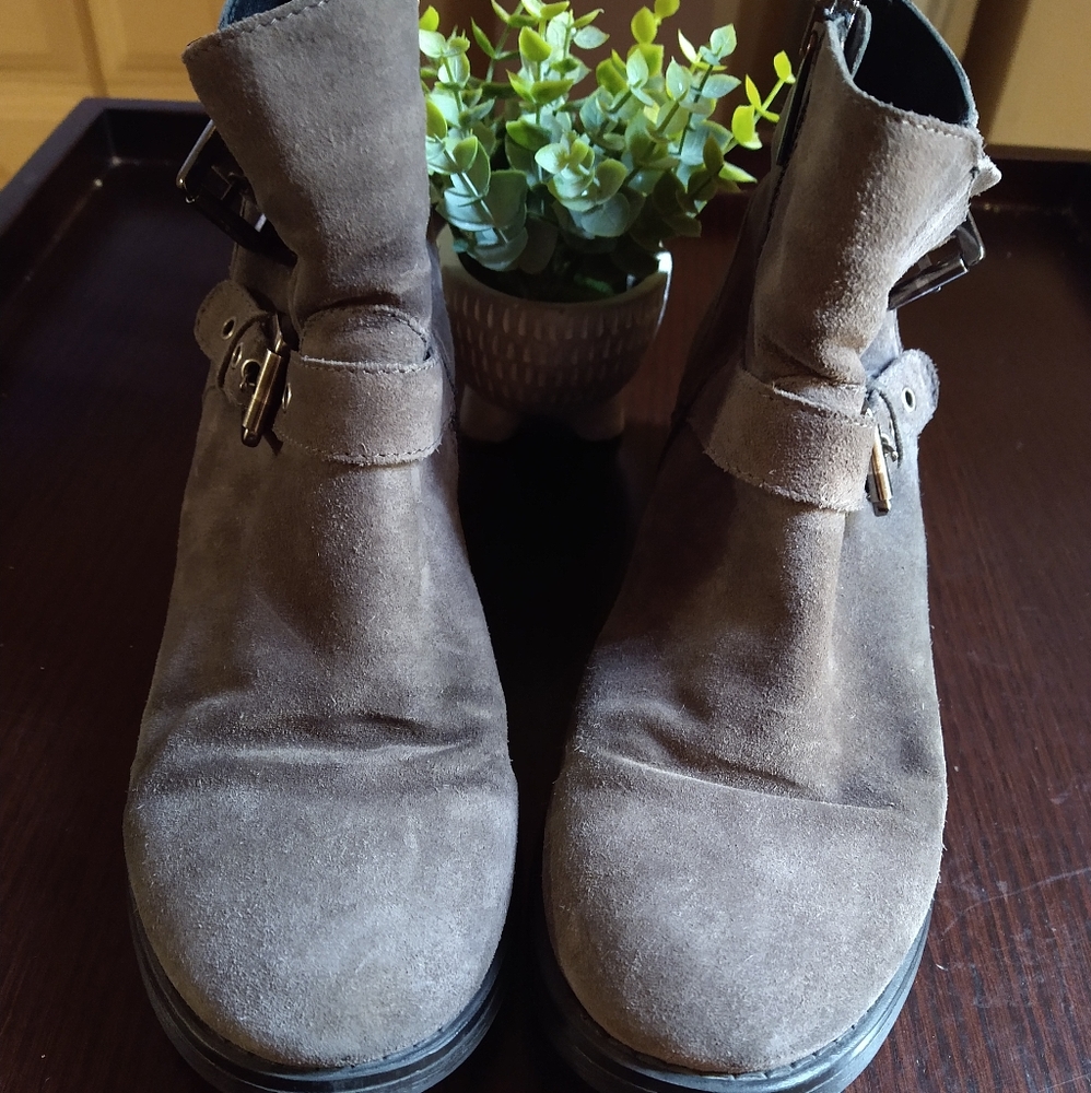 Aquatalia boots size 8-8.5